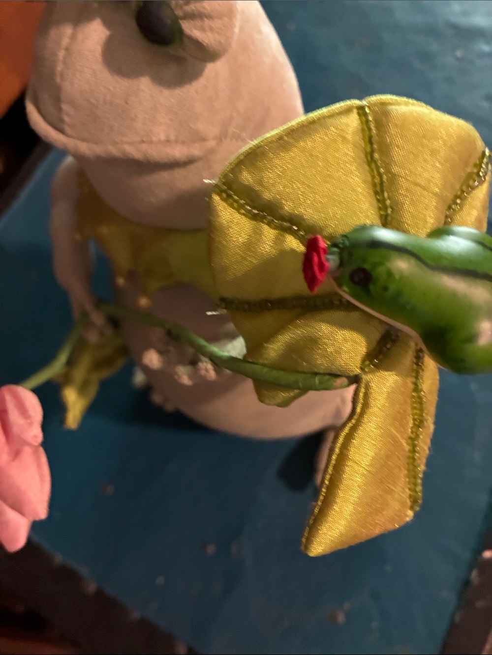 Frog Prince Reptile Stuffed Decor in Green with Pink Lily - Picture 13 of 14